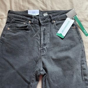 H&M brand new mom jeans- loose fit, ultra high rise size 8